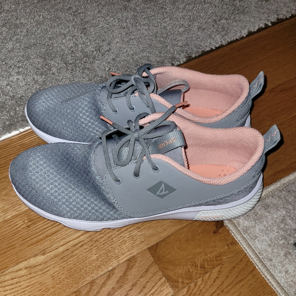 Womens Sperry tennis shoes